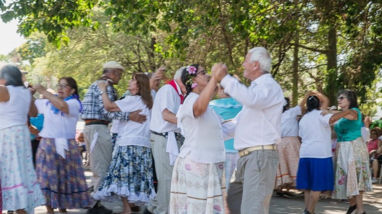 La Villa 25 de Mayo celebra la Gran Peña de la Tradición de los Adultos Mayores