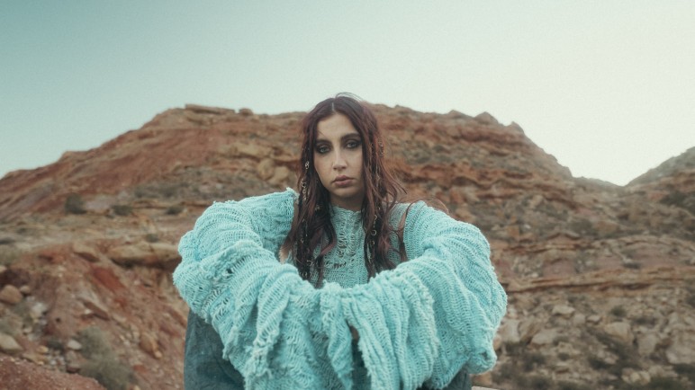 Magnolia Monti presenta "Nómada": una trilogía audiovisual que une el mar, la ciudad y el regreso a casa