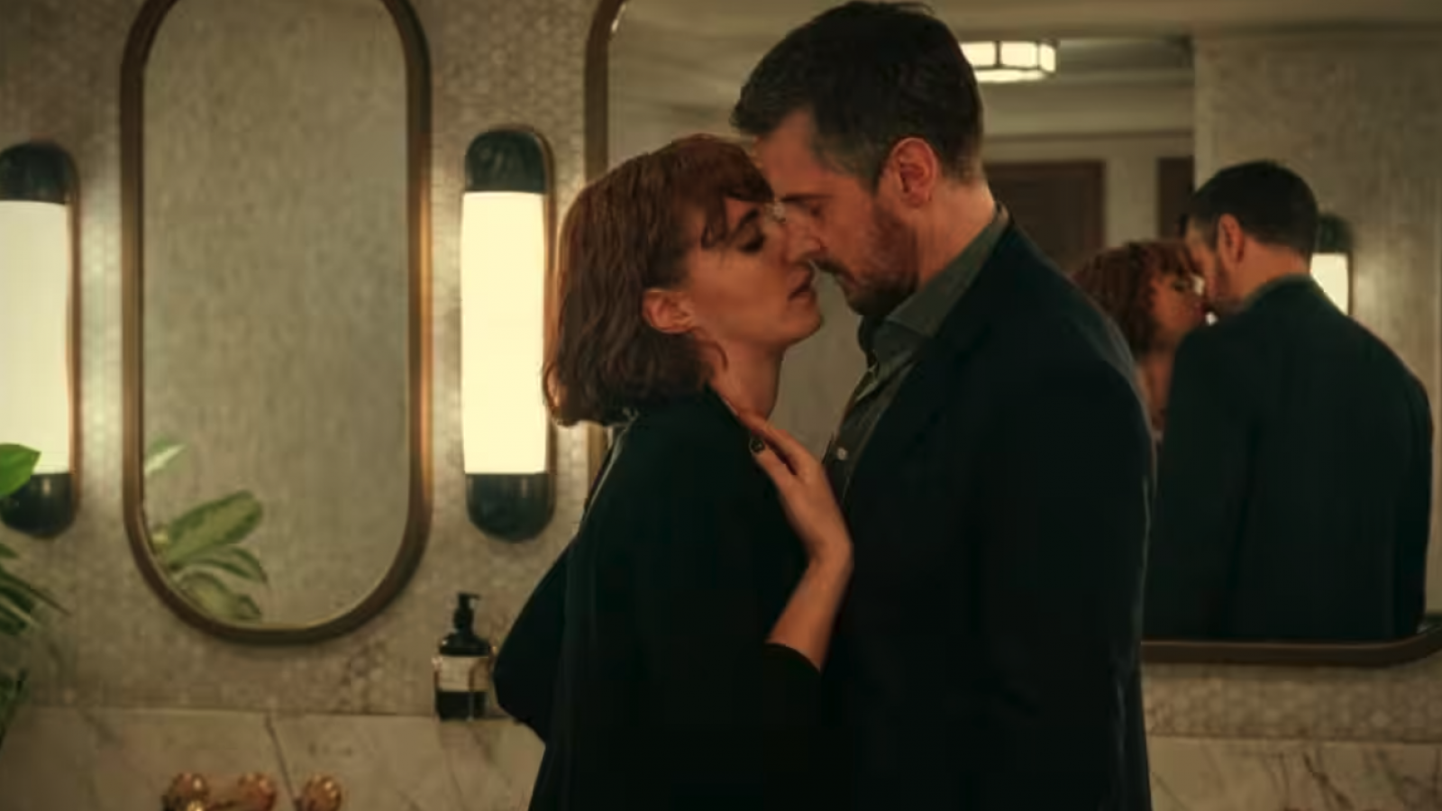 Series eróticas y románticas para mirar en pareja sin salir de casa