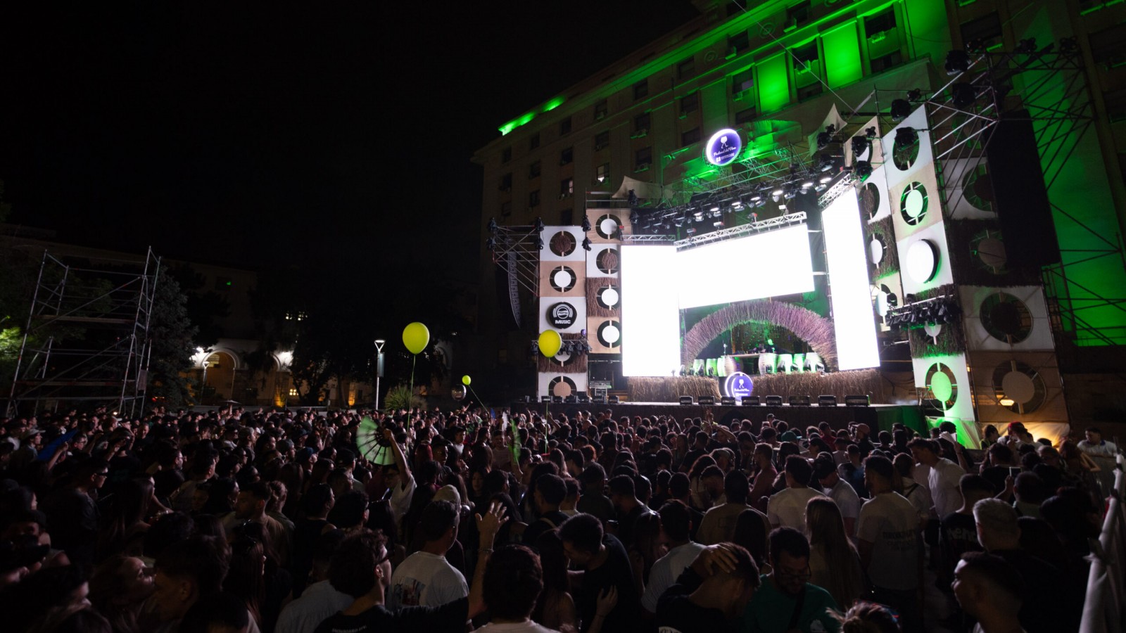 La Peatonal del Vino regresó con una multitud y una noche vibrante de electrónica