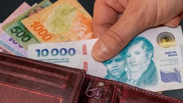 El gobierno de Milei definirá el aumento del Salario Mínimo, Vital y Móvil por decreto