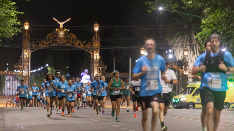 Más de 2000 corredores vivieron una noche inolvidable en la cuarta edición de la Maratón Nocturna de la Ciudad
