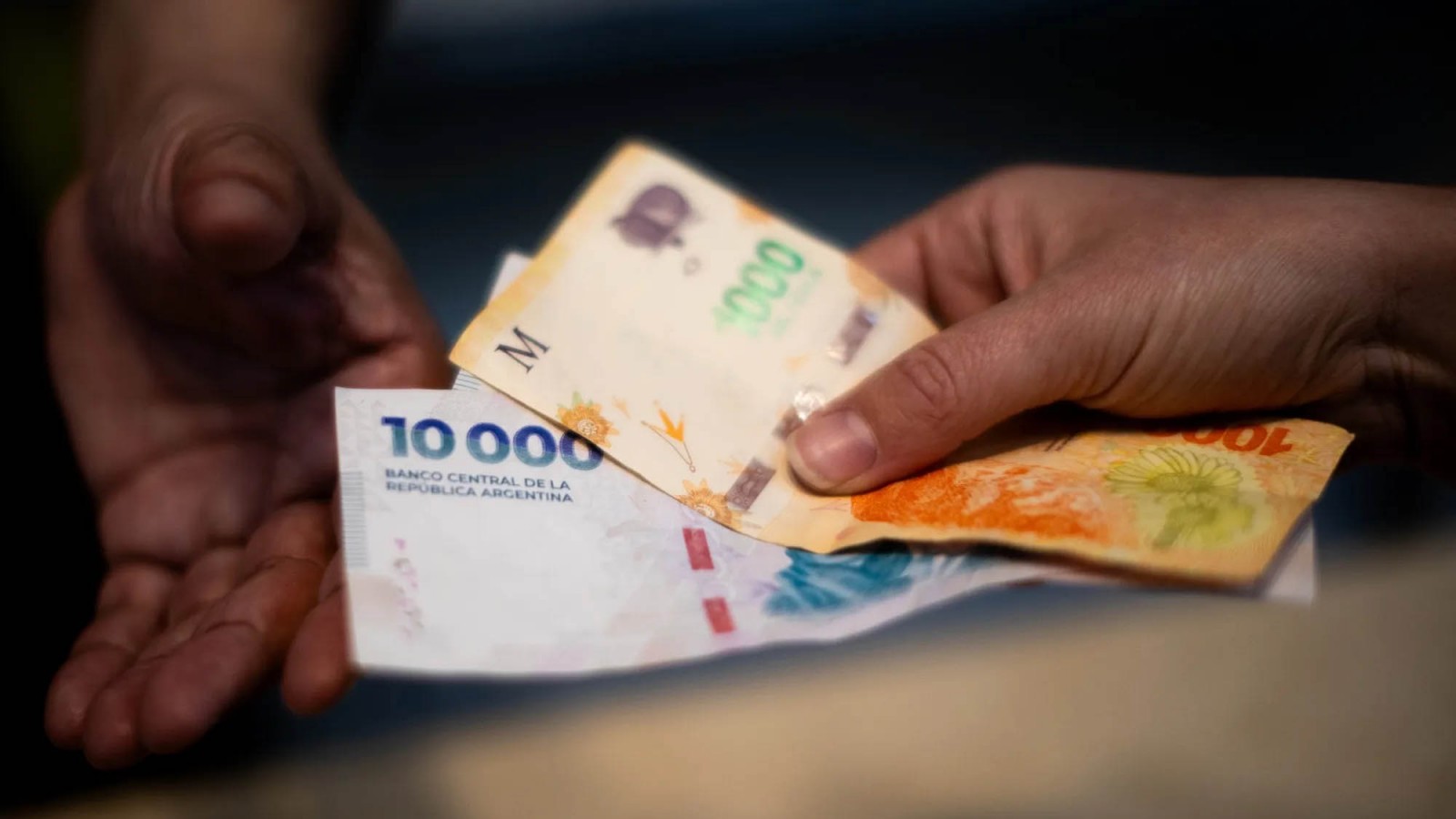 Por cuarto mes, los salarios volvieron a perder contra la inflación