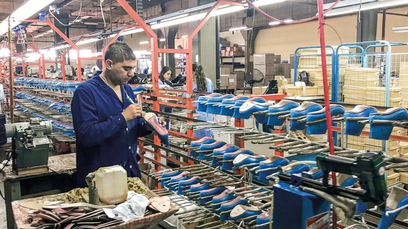 Crisis en la industria del calzado por la apertura de importaciones