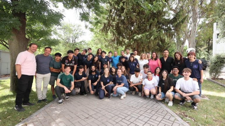 Omar Félix acompañó a los participantes del Campamento de Ciencias junto a la CONAE