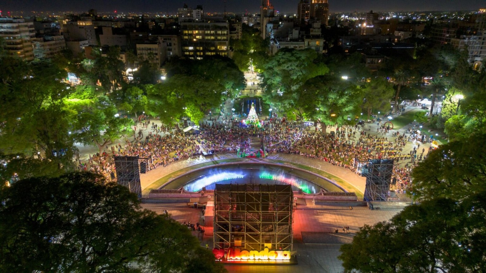 La plaza Independencia se transforma en una Ciudad Navideña con dos noches de música, arte y tradición