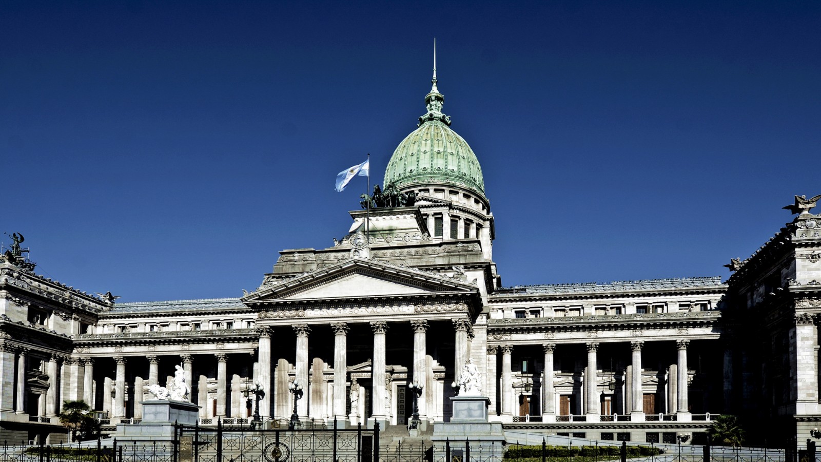 El presupuesto de Milei busca derogar la ley de discapacidad y financiamiento universitario