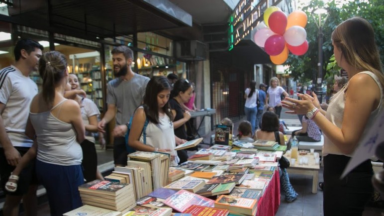 La Noche de las Librerías vuelve a iluminar la Ciudad de Mendoza