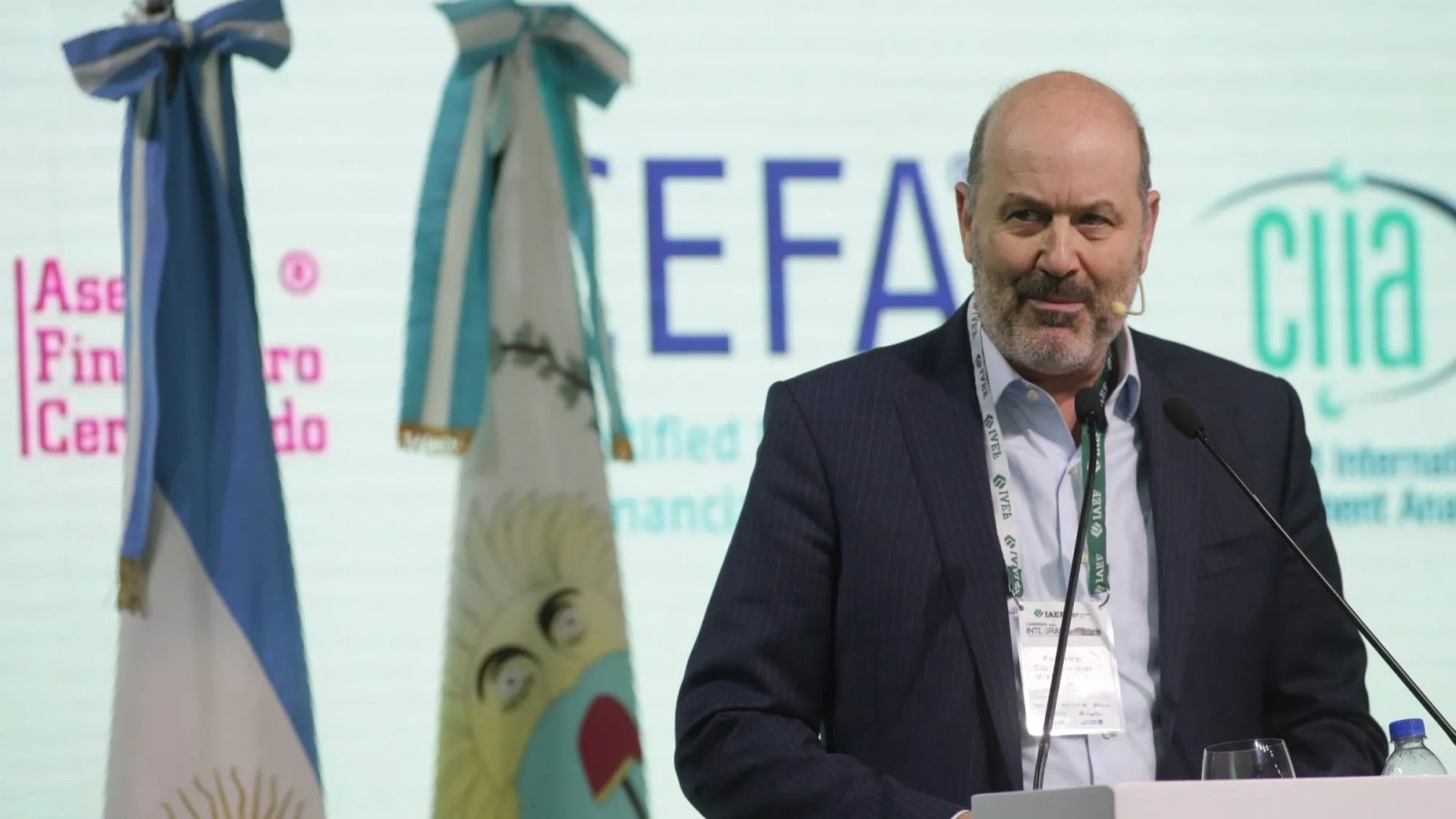 Enojo con el ministro Sturzenegger por comparar viñateros mendocinos con el "Chiqui" Tapia