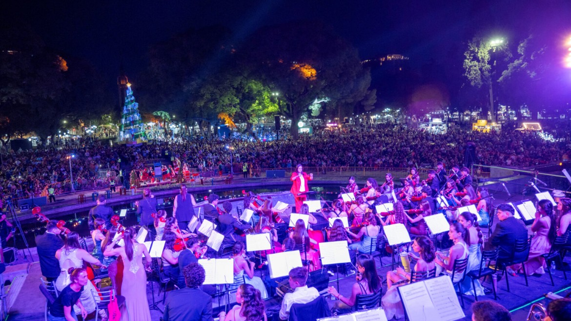 Más de 45 mil personas celebraron Ciudad Navideña durante dos noches en la Plaza Independencia