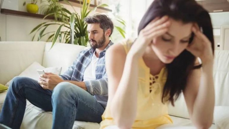 Los vínculos en tiempos líquidos: cómo las redes sociales reconfiguran el amor y las rupturas