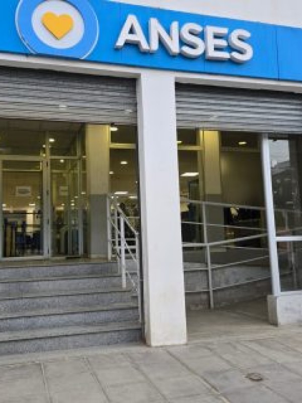 ANSES activa descuentos clave para jubilados: cómo ahorrar todos los meses con la tarjeta de débito