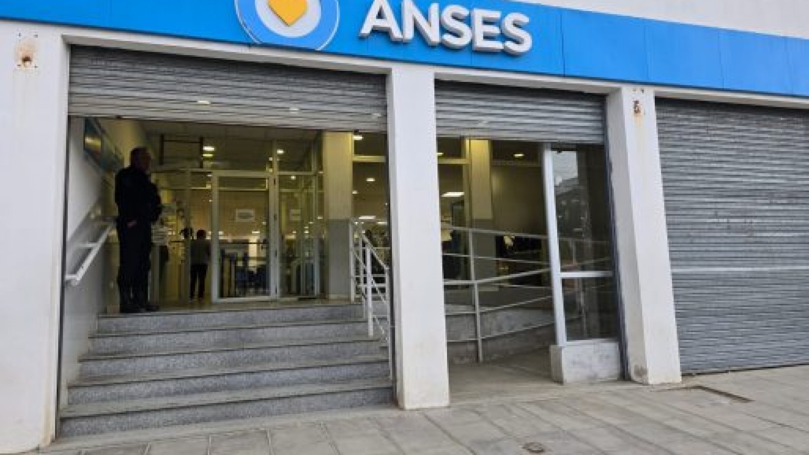 ANSES activa descuentos clave para jubilados: cómo ahorrar todos los meses con la tarjeta de débito