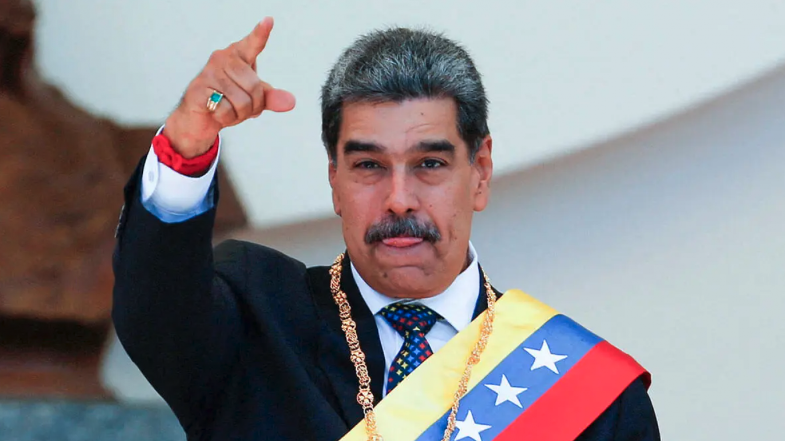 Trump afirmó que Maduro fue capturado tras un ataque de EE.UU. y sacado de Venezuela en medio de bombardeos