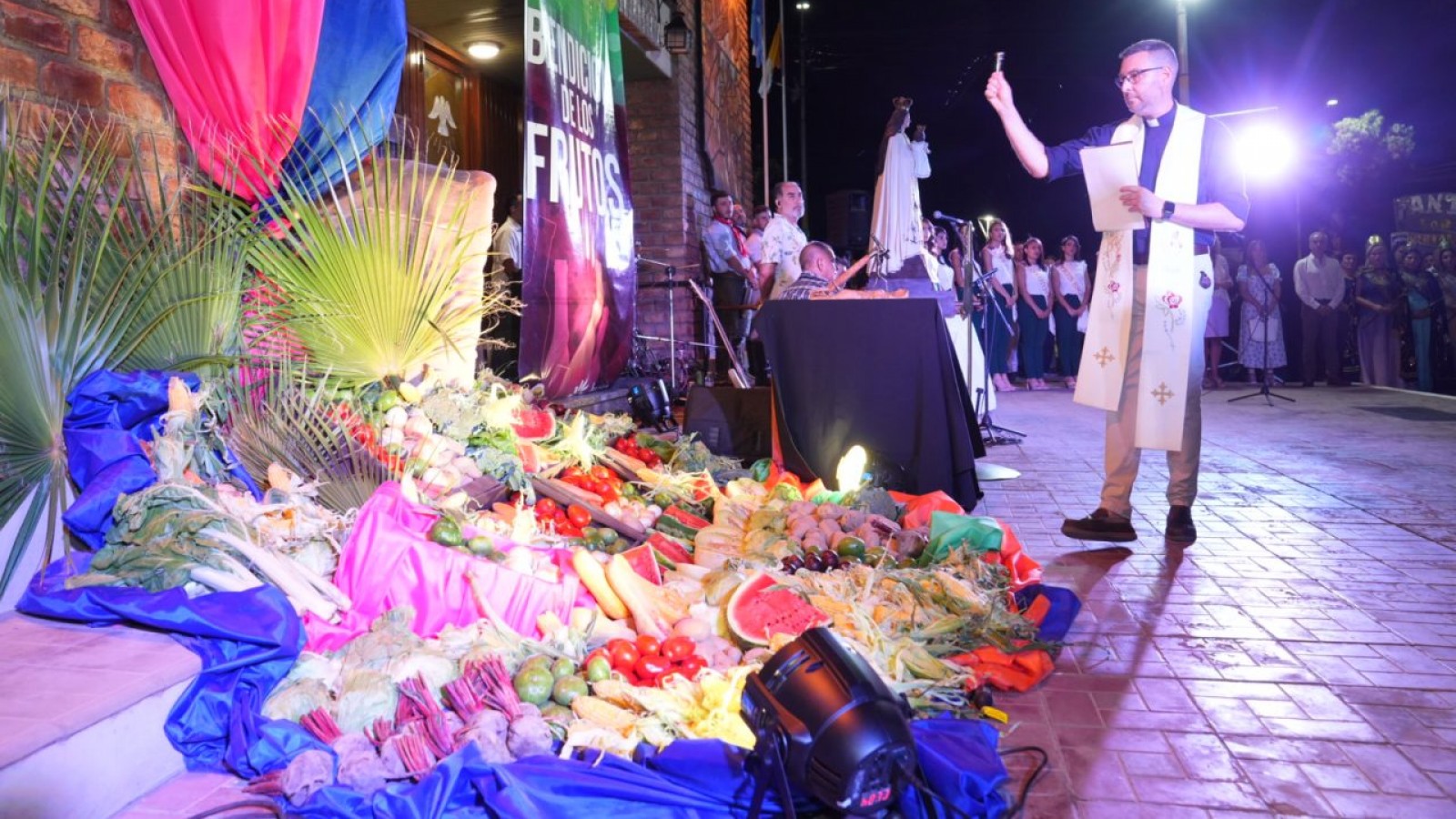 Comenzaron las celebraciones vendimiales con la Bendición de los Frutos y la Vía Blanca de las Reinas