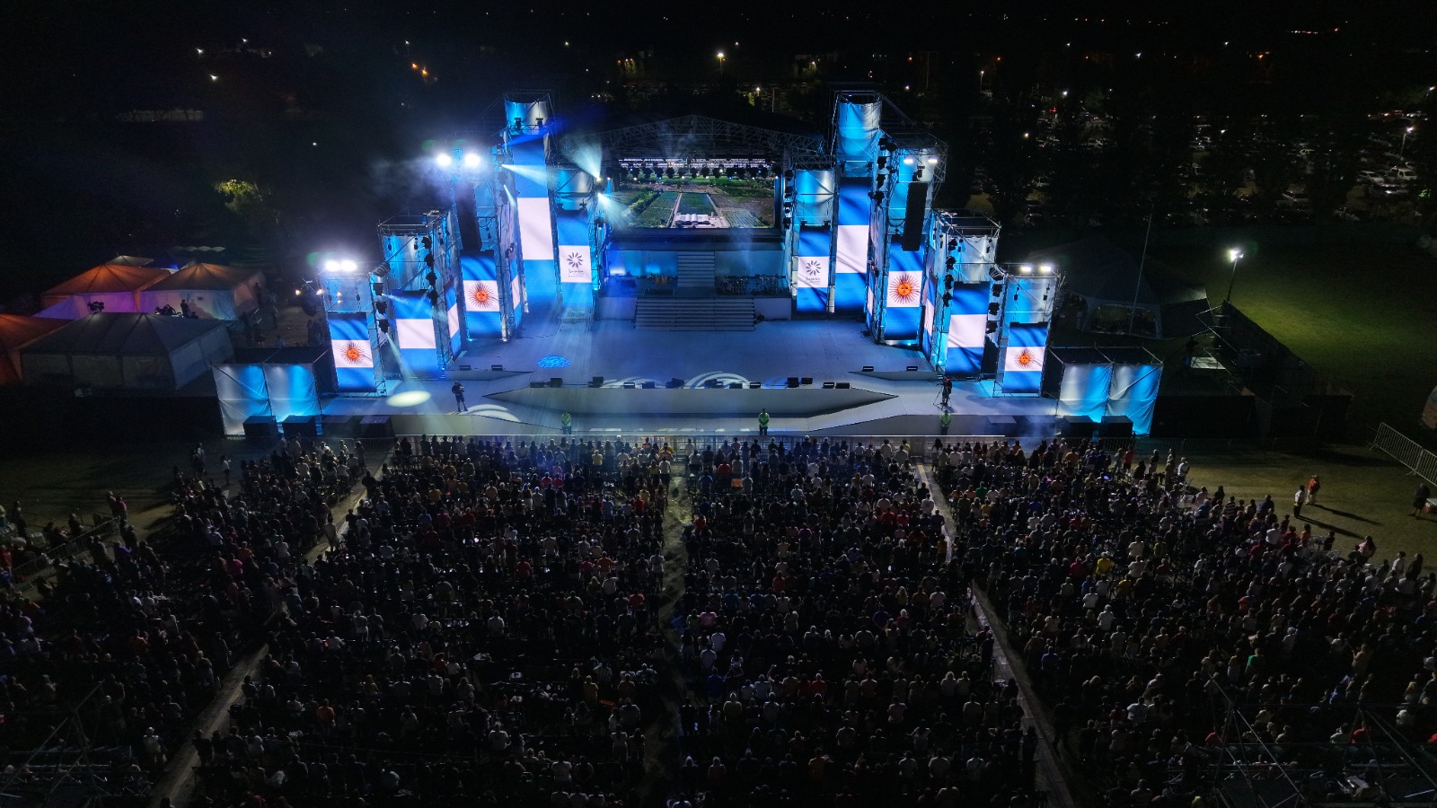 Una multitudinaria tercera noche del XXII Encuentro de las Naciones