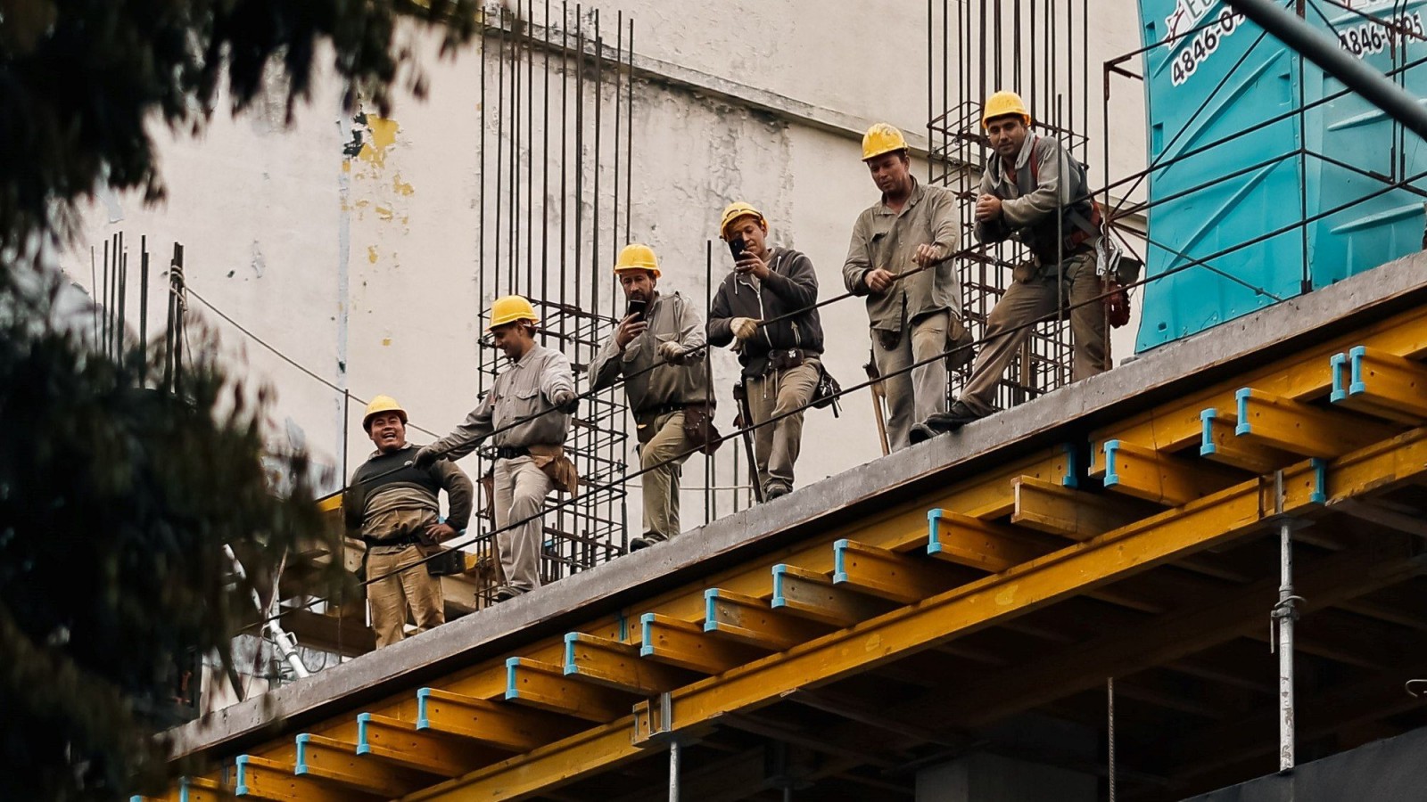 Cuestionan que la reforma laboral de Javier Milei atrasa cien años en derechos laborales