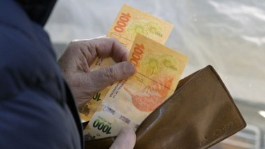 Una vez más, los salarios volvieron a perder contra la inflación en noviembre