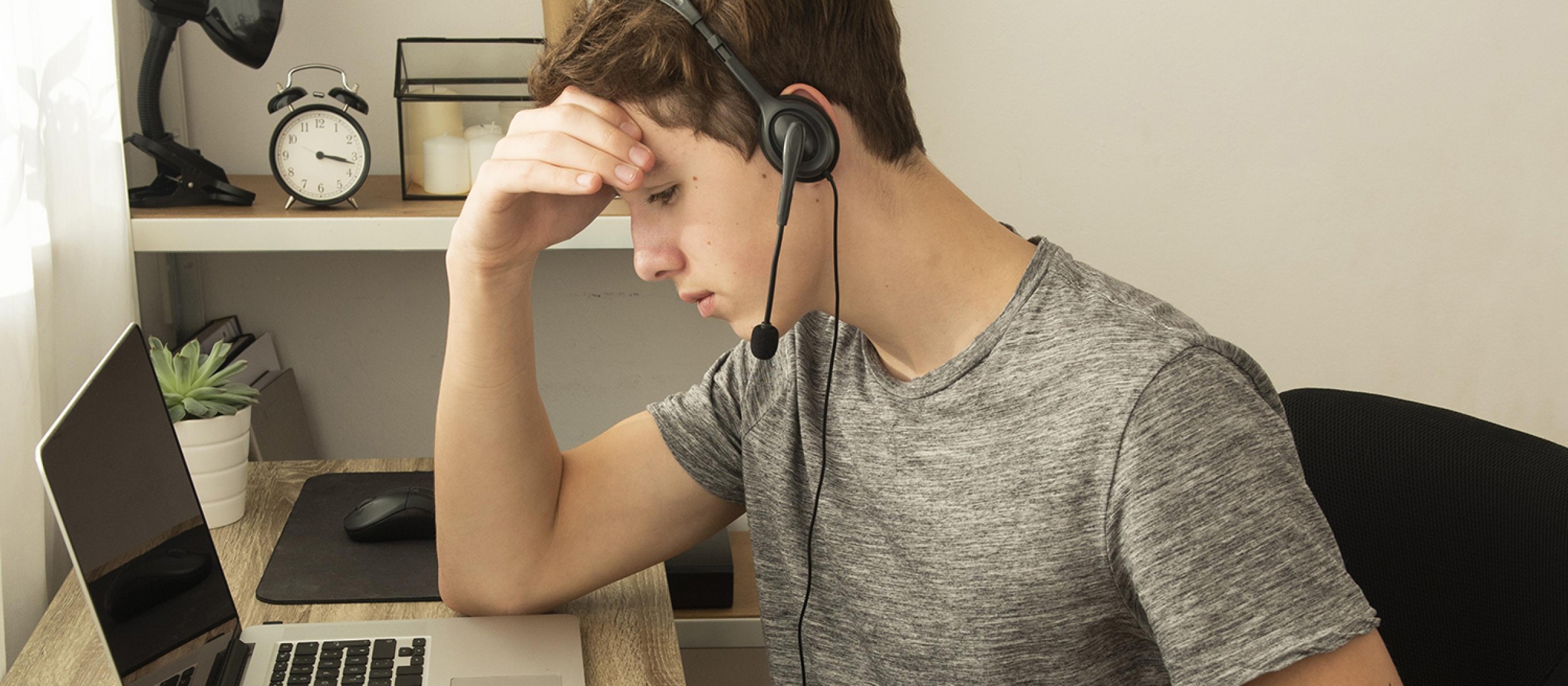 El estoicismo que circula hoy no busca comprender el sufrimiento, sino despolitizarlo