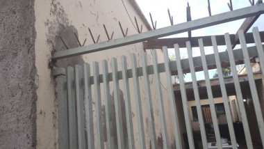 Conflicto por venta y usurpación de muro propio , cuando los planos, el tiempo y la inacción profundizan la disputa vecinal