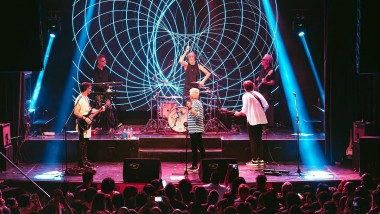 Virus celebra los 40 años de Locura con un show imperdible en el Arena Maipú