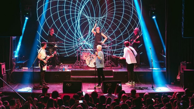 Virus celebra los 40 años de Locura con un show imperdible en el Arena Maipú