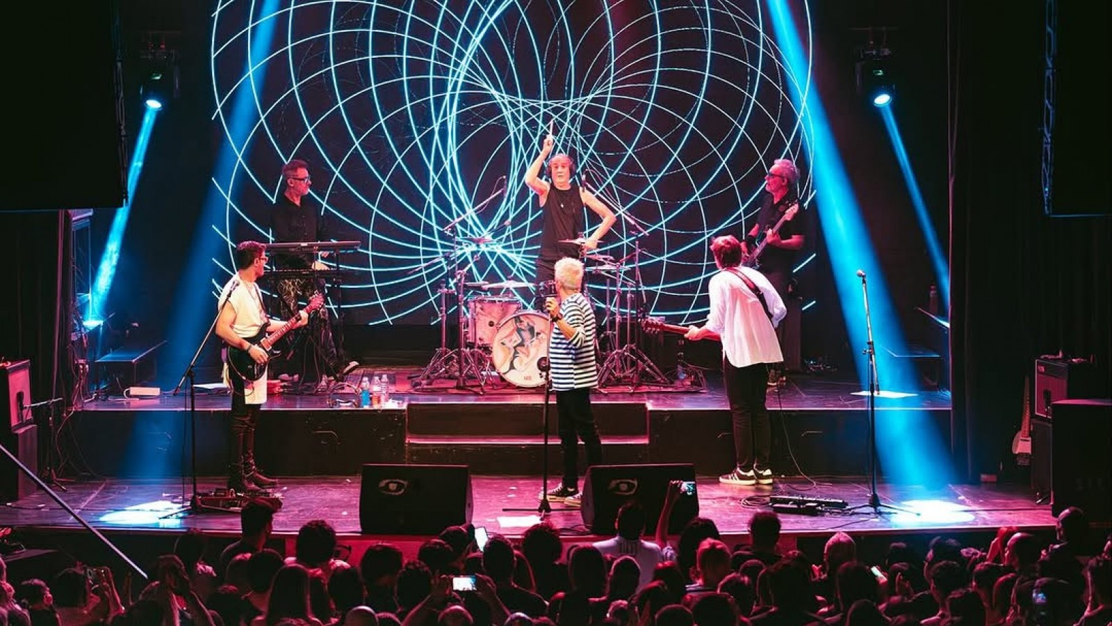 Virus celebra los 40 años de Locura con un show imperdible en el Arena Maipú