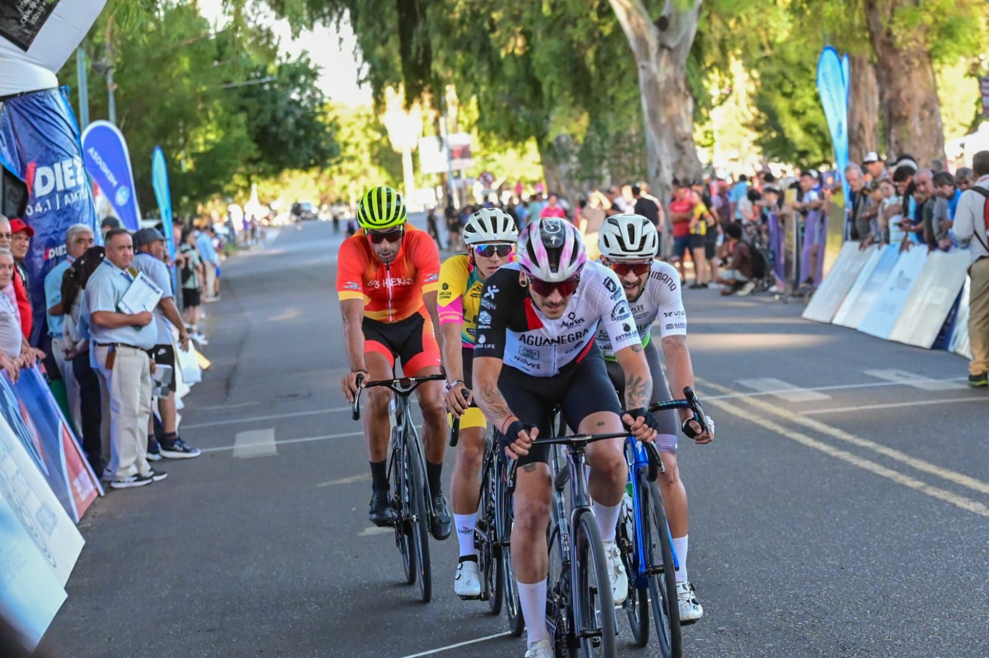 ¡Tres... dos... uno... y tiempo!: La Vuelta Ciclista de Mendoza vibra al ritmo de sus bicicletas