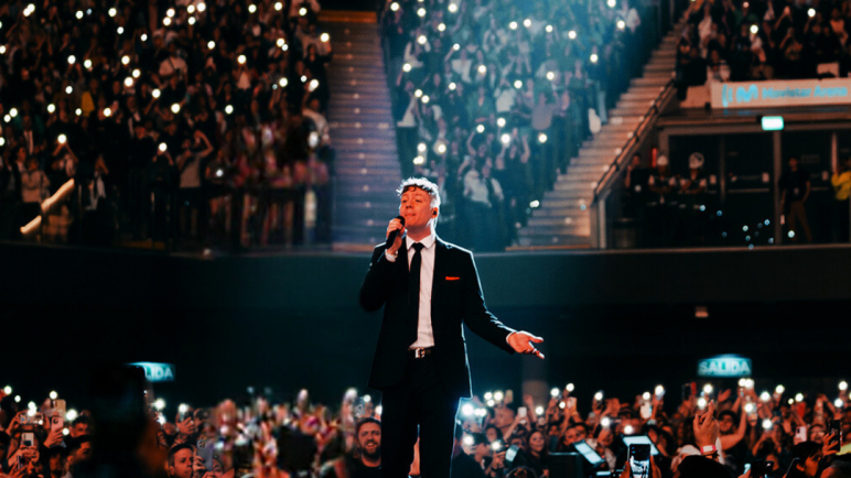 Emanero presenta "Todo por un beso" en Mendoza