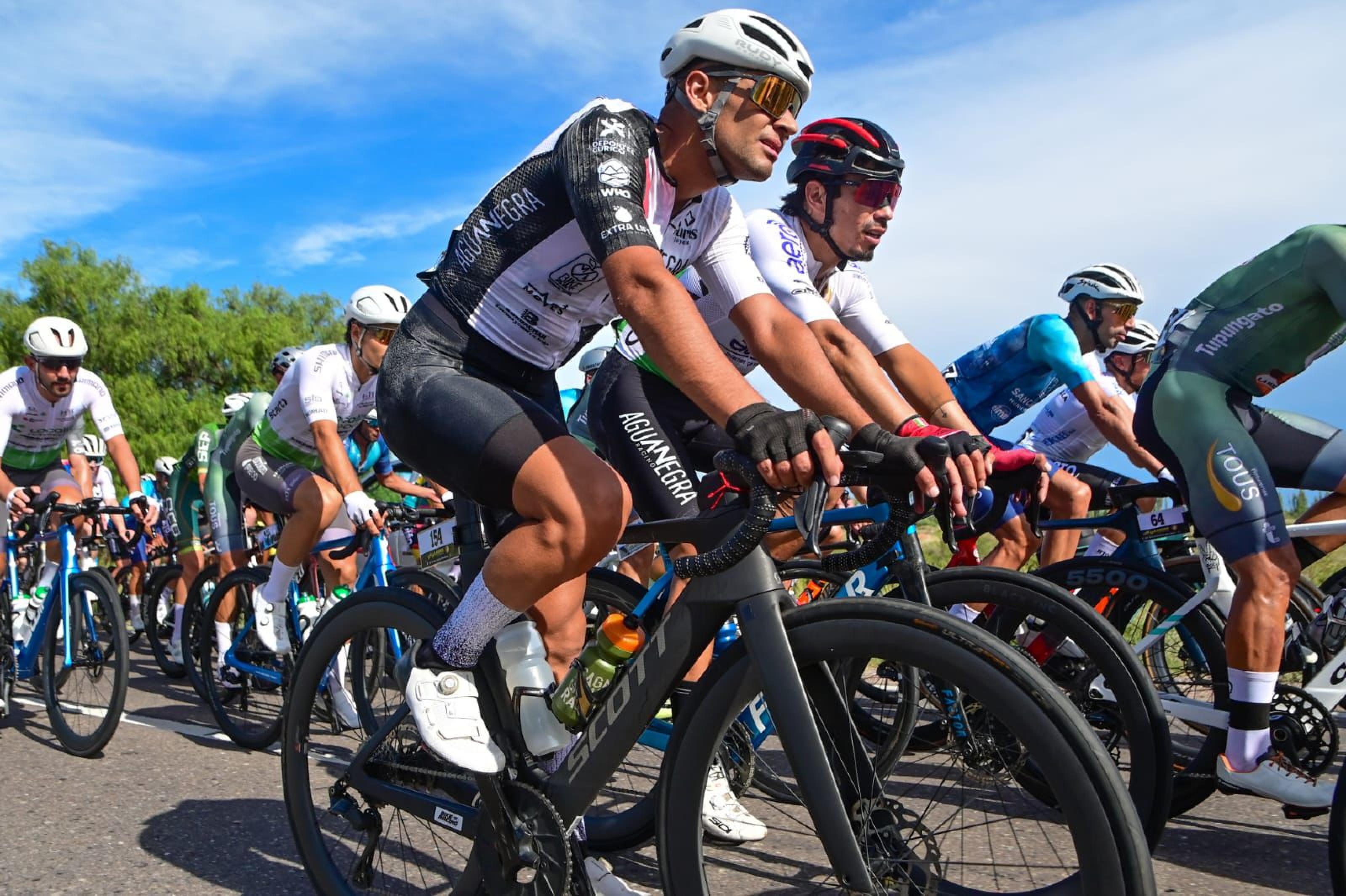 Tercera Etapa, Villavicencio y esa costumbre: ¡Allá van los valientes corredores!