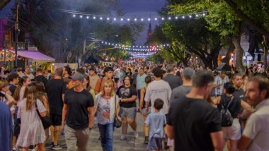 La renovada peatonal brilló con una edición carnavalera de Domingo en la Sarmiento