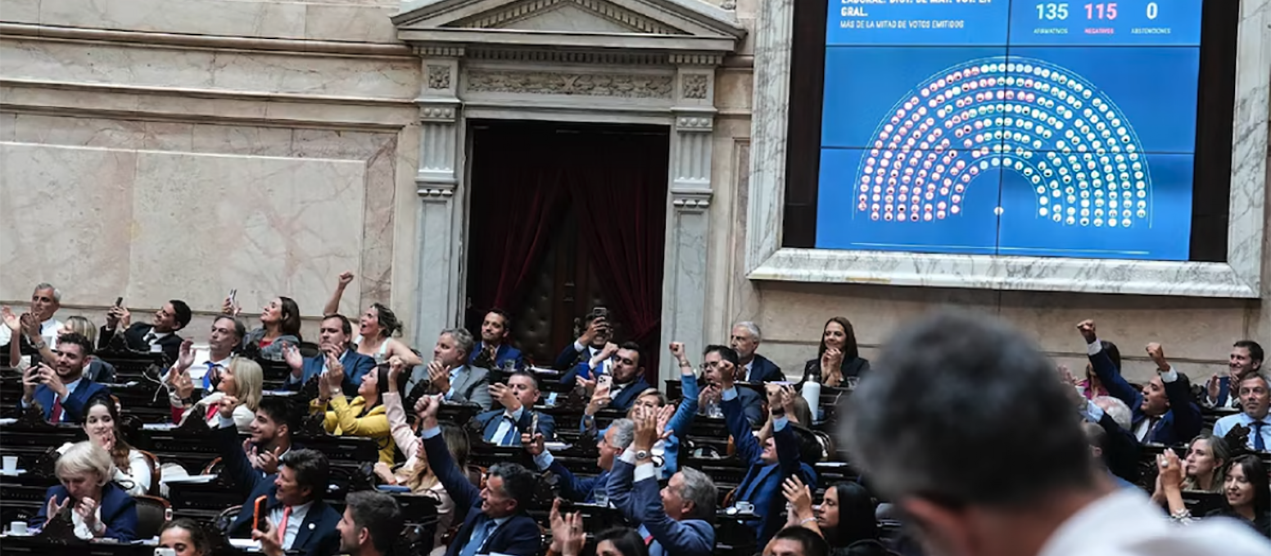 El Gobierno celebró la aprobación de la reforma laboral y aseguró que consolidará la estabilidad macroeconómica