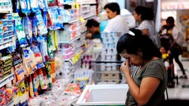 Estiman que la inflación de febrero sería del 3% y complicaría la meta de Javier Milei
