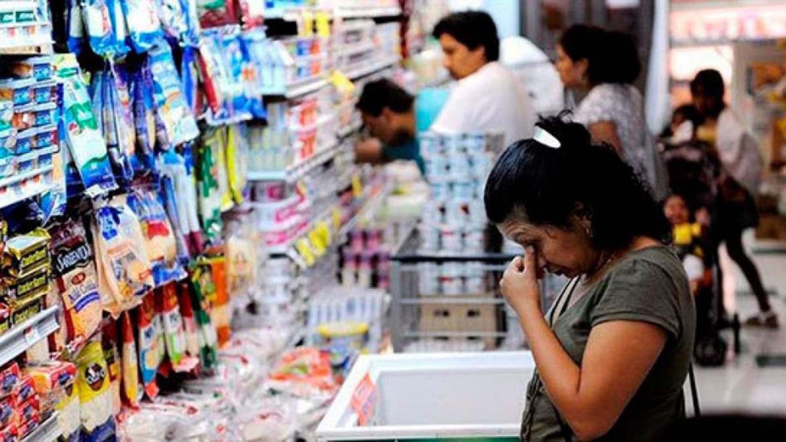 Estiman que la inflación de febrero sería del 3% y complicaría la meta de Javier Milei