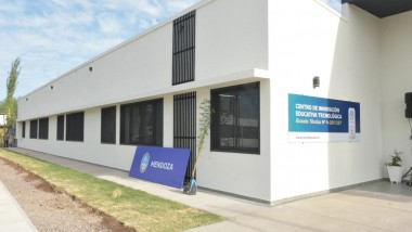 Lavalle inauguró una nueva escuela secundaria técnica y abrió el ciclo lectivo provincial