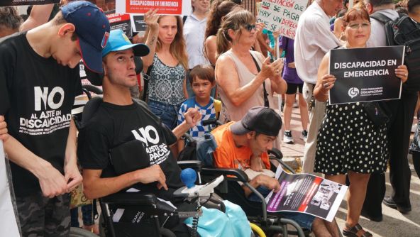 Emergencia en discapacidad 2026: qué cambia, qué se ordena y qué sigue quedando fuera
