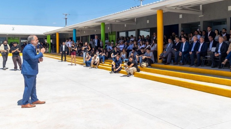 Maipú inauguró la primera escuela construida íntegramente con fondos municipales