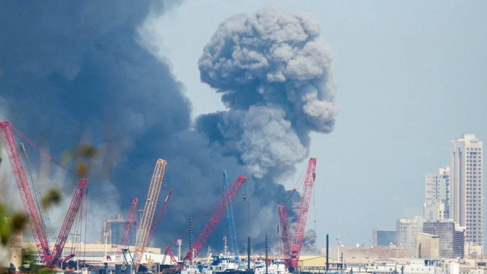 Javier Milei respaldó el ataque de EE.UU. e Israel a Irán y declaró medidas extremas de seguridad en el país