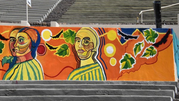 Los muros del Teatro Griego suman arte vendimial por los 90 años de la Fiesta Nacional de la Vendimia