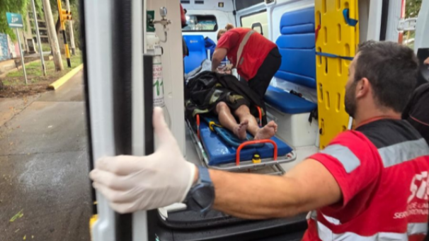 Dramático rescate en medio de la tormenta: salvaron a un hombre que cayó a un canal en la Ciudad de Mendoza