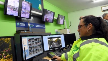 Preventores rescataron a un bebé que había quedado encerrado dentro de un vehículo