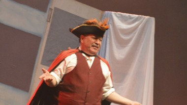 Guillermo Troncoso festeja su aniversario número 40 con el estreno de "El inglés"