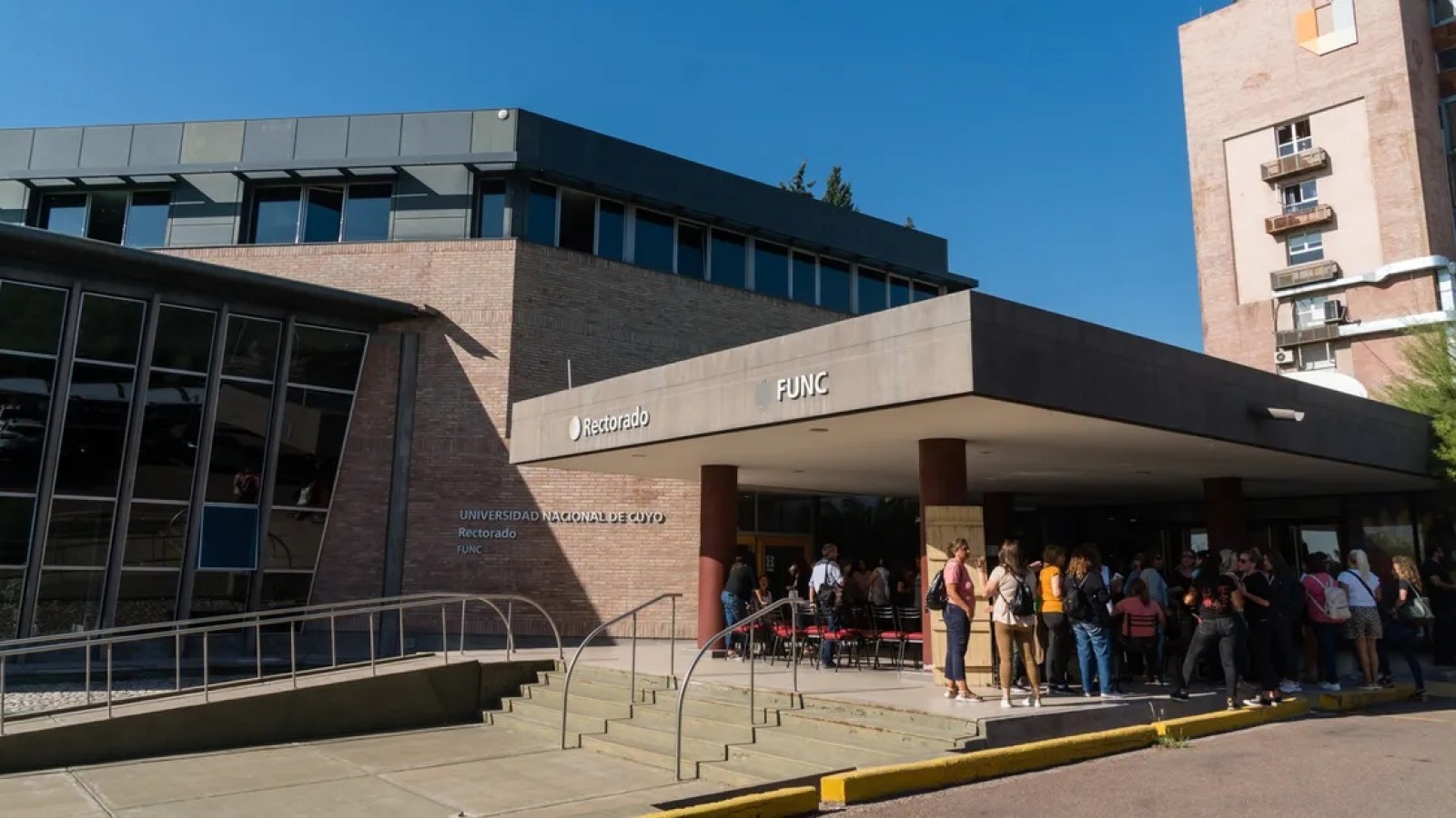 La Uncuyo adhiere al paro universitario nacional y no habrá clases en toda la semana