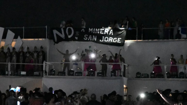 Viajes en búsqueda de inversiones y elogios en Vendimia que no logran superar la crisis económica