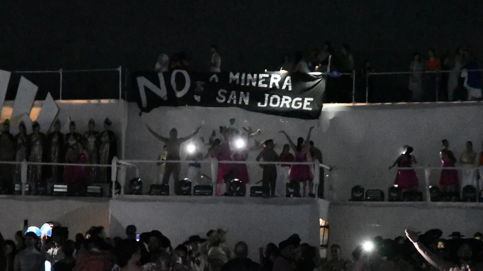 Viajes en búsqueda de inversiones y elogios en Vendimia que no logran superar la crisis económica