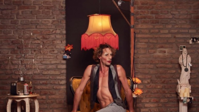 EL PERFORMER: Gonzalo Valenzuela llega a Mendoza con un unipersonal intenso y conmovedor