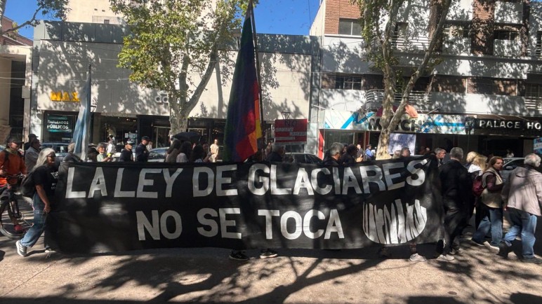 Denuncian represión y abusos de la policía de Mendoza en manifestación por la Ley de Glaciares