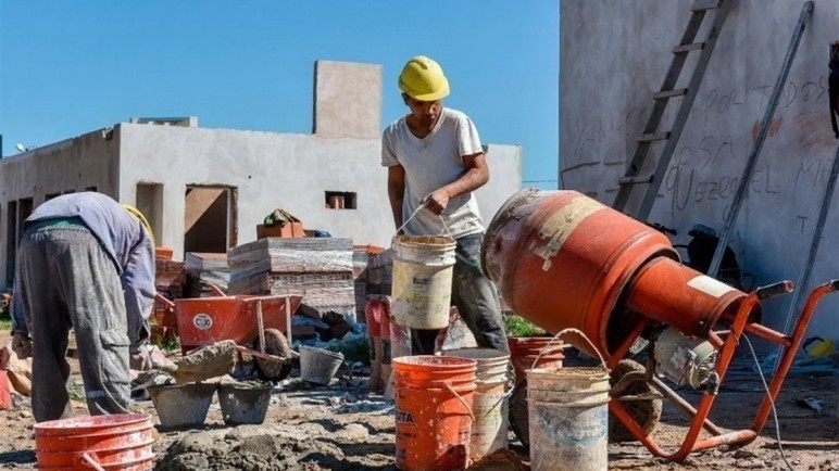 El sector de la construcción no logra recuperarse y volvió a caer en febrero