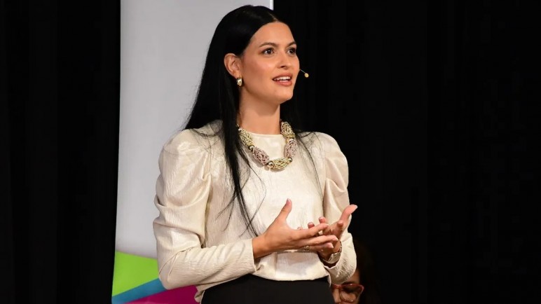 Flor Destéfanis y Matías Stevanato, junto a otros intendentes, se movilizan al ministerio de economía