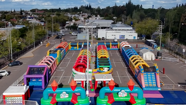 El parque inflable más grande de Latinoamérica llegó a Mendoza Shopping